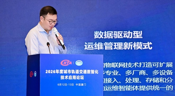刘辰低头