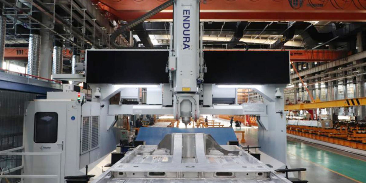 Double-station aluminum alloy plane machining center