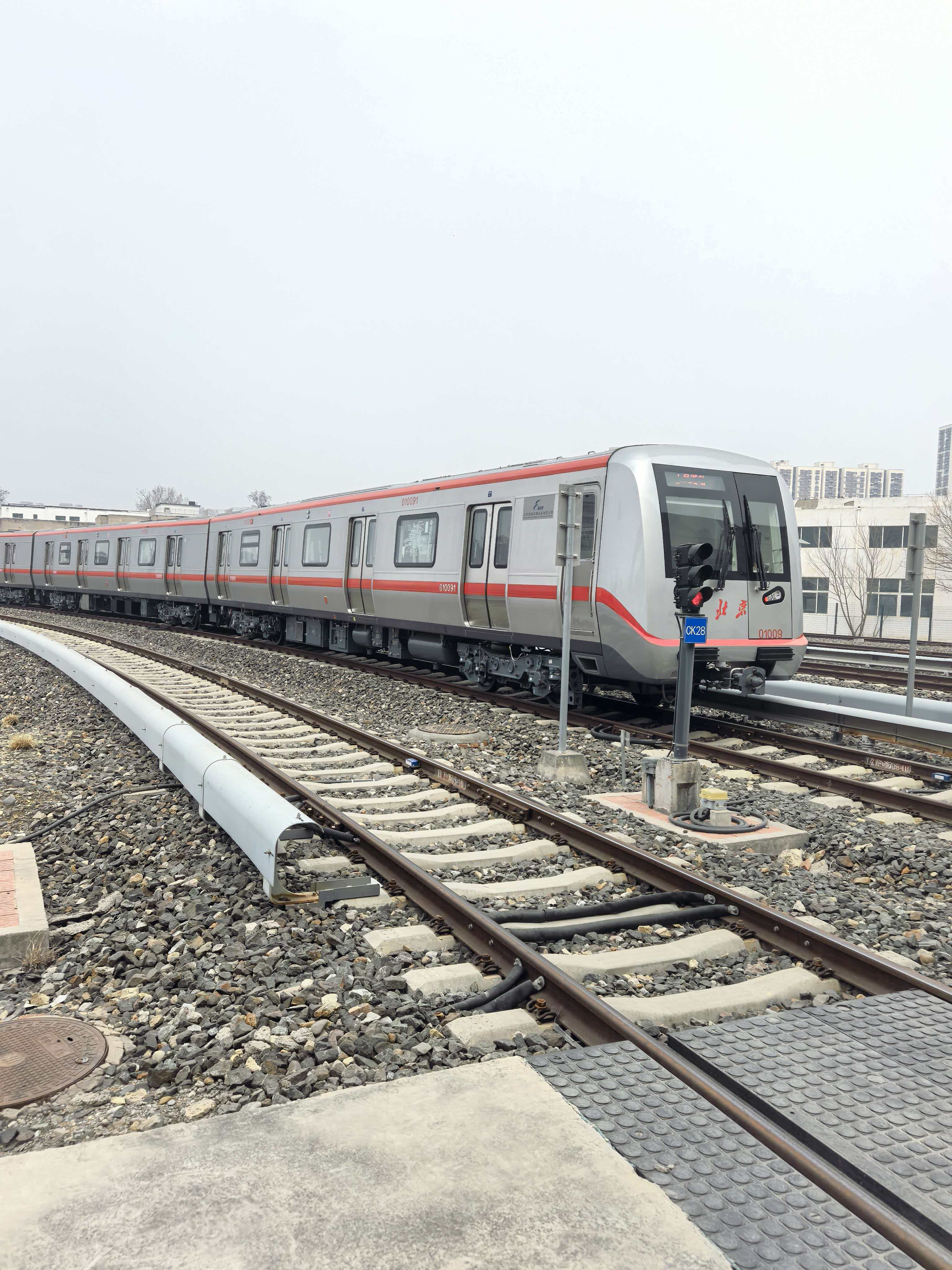 北京地铁1号线更新车辆正式上线运营