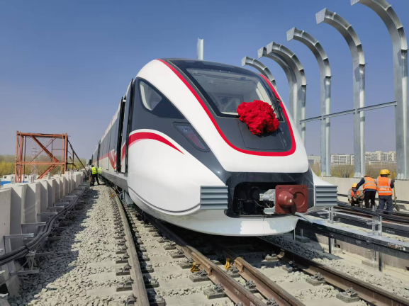 北京地铁22号线首列车顺利抵达现场 京冀协同打造跨省域轨道交通示范工程