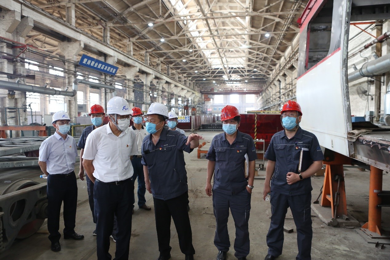 京投公司張燕友書記以“四不兩直”方式到京車公司檢查疫情防控工作