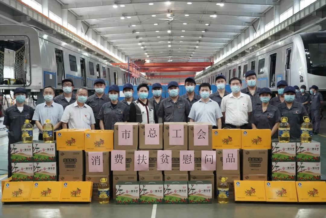北京市總工會領導慰問京車公司一線職工