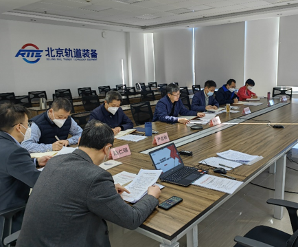 装备集团党委理论学习中心组召开党的二十大精神专题学习研讨会